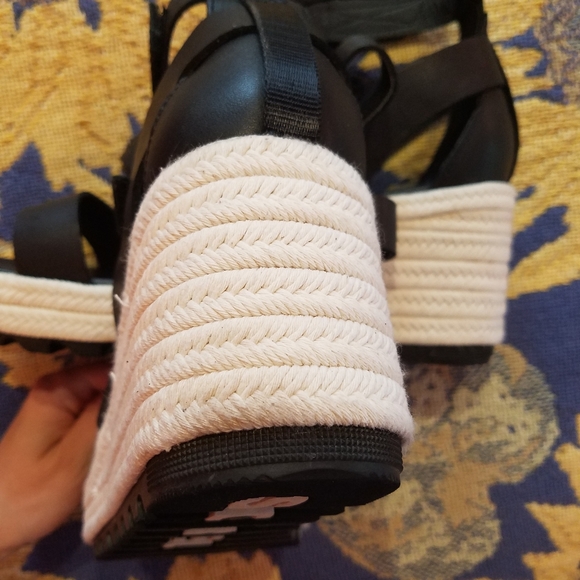 LIKE NEW Sorel Cameron Wedge Multistrap - Picture 5 of 5